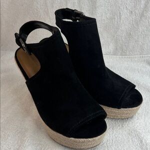 Universal threads, black faux  suede peep toe wedges